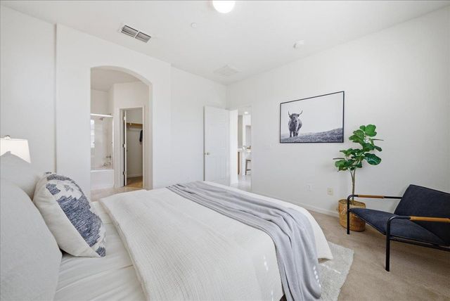 1001 Ferry Cir, Folsom, CA 95630