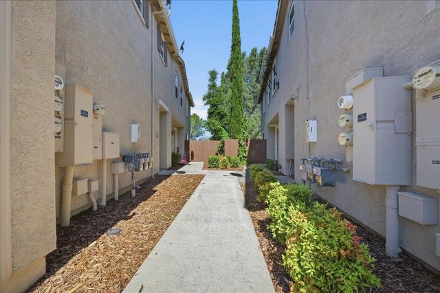 1001 Ferry Cir, Folsom, CA 95630