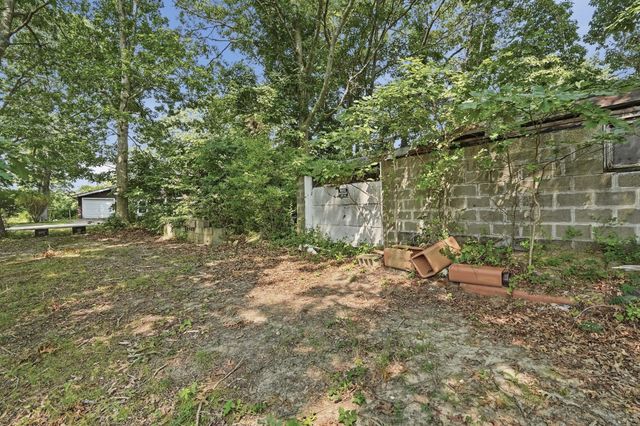 4 Point St, Freetown, MA 02702