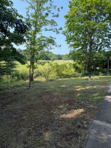 4 Point St, Freetown, MA 02702