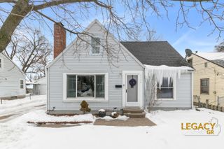 2926 Charlesgate Avenue SW, Wyoming, MI 49509