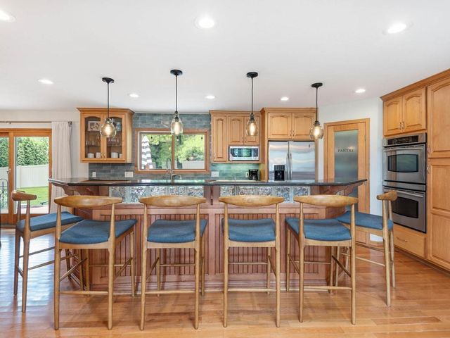 140 Lakeview Terrace Boulevard, Waconia, MN 55387