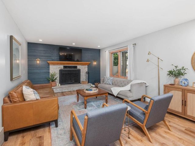 140 Lakeview Terrace Boulevard, Waconia, MN 55387