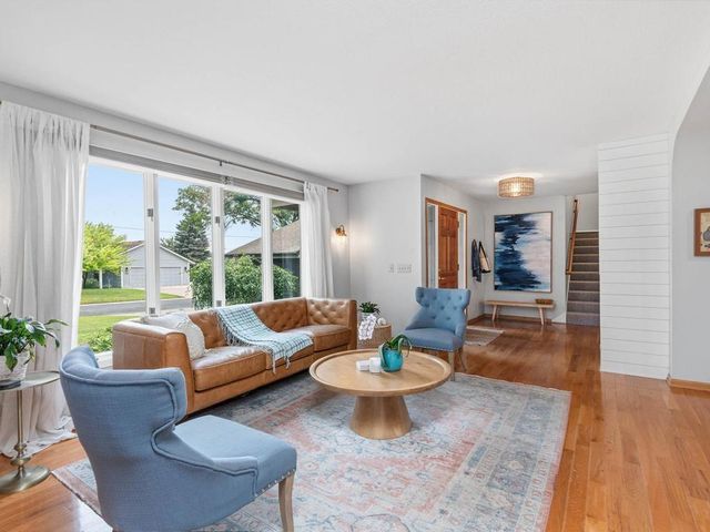 140 Lakeview Terrace Boulevard, Waconia, MN 55387