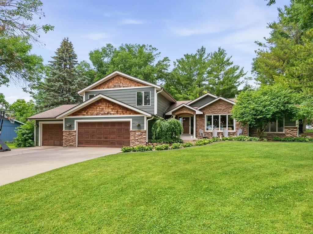 140 Lakeview Terrace Boulevard, Waconia, MN 55387