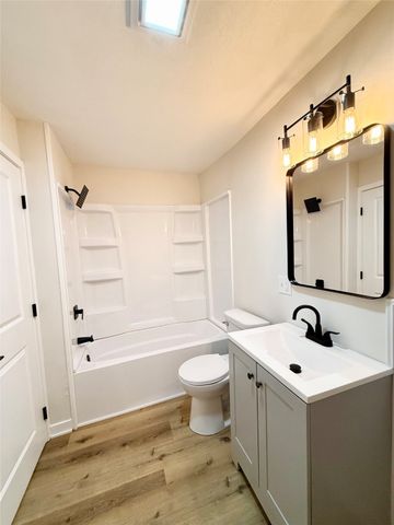 1103 Pleasant View Drive, Des Moines, IA 50315