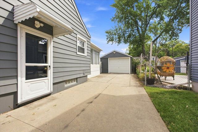 815 S Marias Avenue, Clawson, MI 48017