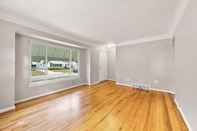 815 S Marias Avenue, Clawson, MI 48017