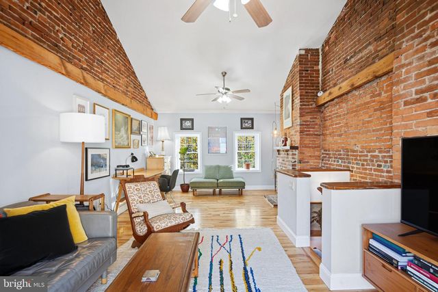 928 S 2ND ST, Philadelphia, PA 19147