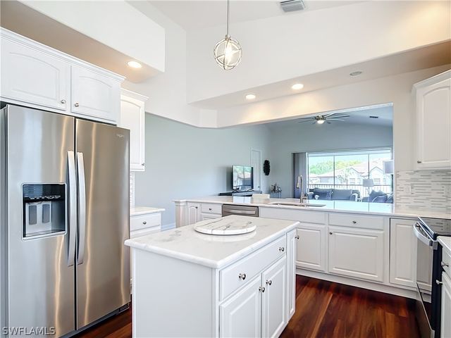 4752 STRATFORD CT 1404, Naples, FL 34105