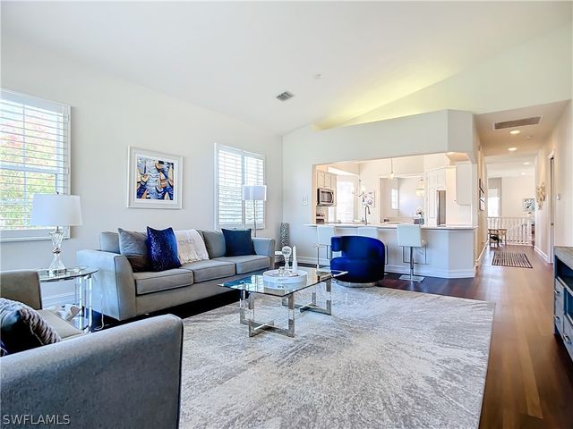 4752 STRATFORD CT 1404, Naples, FL 34105