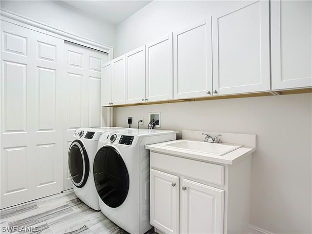 4752 STRATFORD CT 1404, Naples, FL 34105