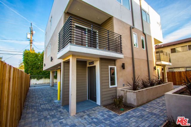 4924 LAUREL CANYON, Valley Village, CA 91607