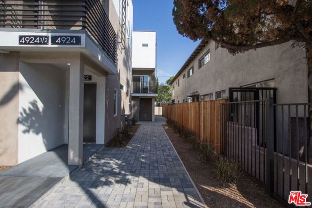 4924 LAUREL CANYON, Valley Village, CA 91607