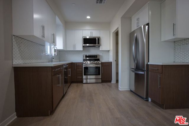 4924 LAUREL CANYON, Valley Village, CA 91607