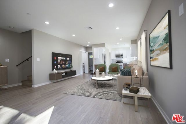4924 LAUREL CANYON, Valley Village, CA 91607