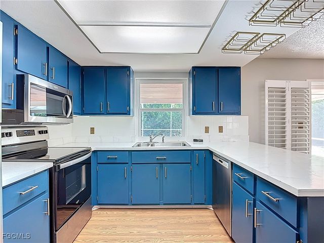 5946 Stringfellow RD, St James City, FL 33956