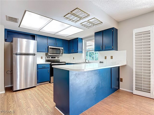 5946 Stringfellow RD, St James City, FL 33956