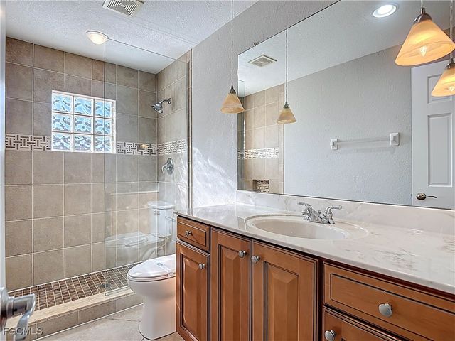 5946 Stringfellow RD, St James City, FL 33956