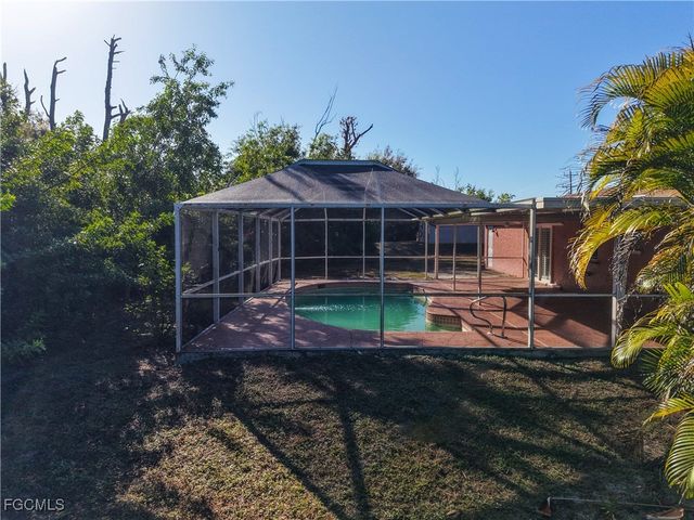 5946 Stringfellow RD, St James City, FL 33956