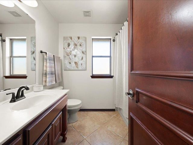 17120 Wales Green Avenue, Edmond, OK 73012