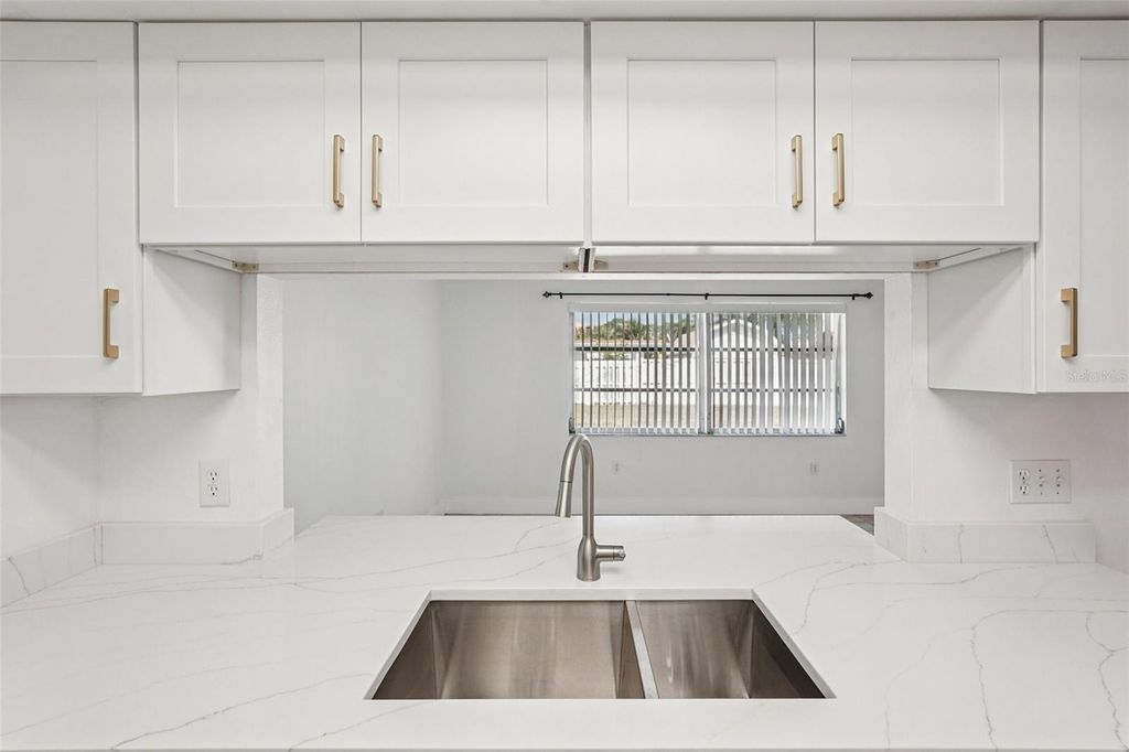 Image 11 of property listing at 1741 BAYONNE STREET, Sarasota, FL 34231