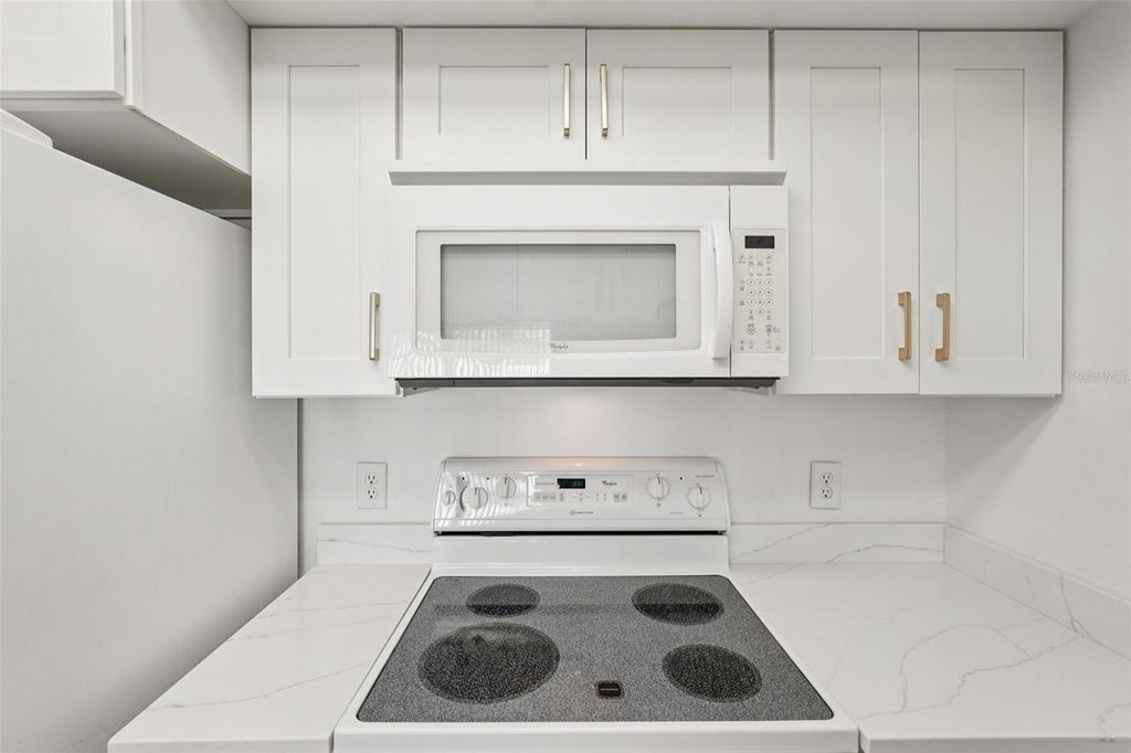 Image 12 of property listing at 1741 BAYONNE STREET, Sarasota, FL 34231