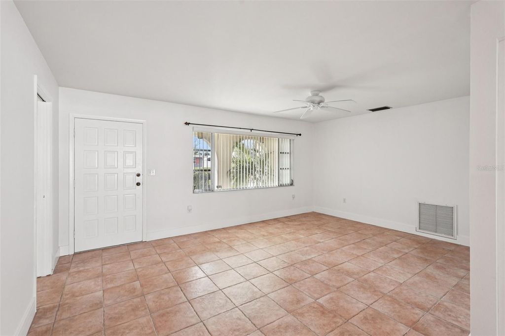 Image 18 of property listing at 1741 BAYONNE STREET, Sarasota, FL 34231