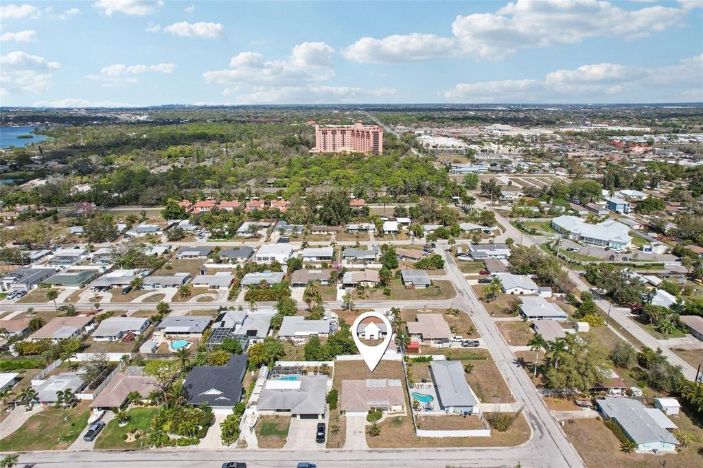 Image 48 of property listing at 1741 BAYONNE STREET, Sarasota, FL 34231