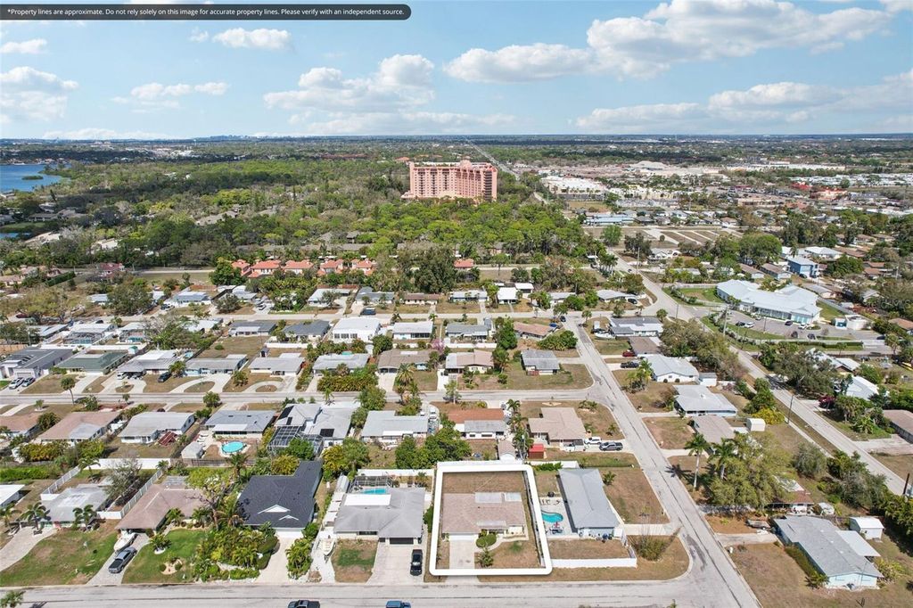 Image 49 of property listing at 1741 BAYONNE STREET, Sarasota, FL 34231