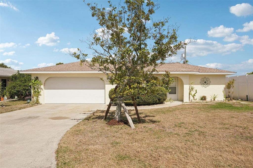 Image 7 of property listing at 1741 BAYONNE STREET, Sarasota, FL 34231