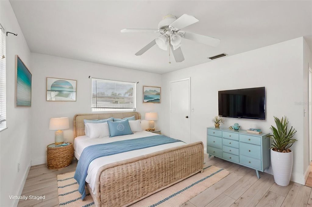 Image 8 of property listing at 1741 BAYONNE STREET, Sarasota, FL 34231