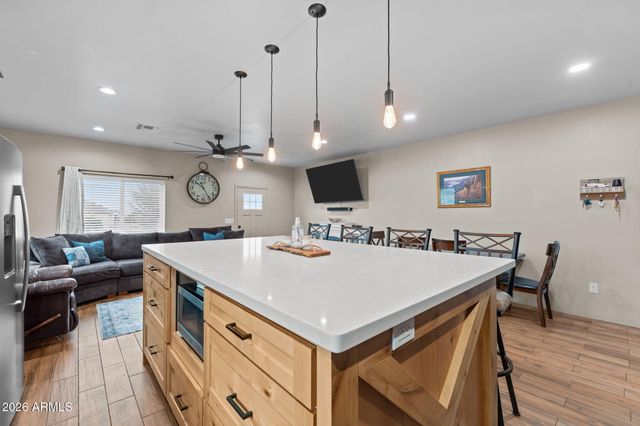 470 GUSKIN Road, Morristown, AZ 85342