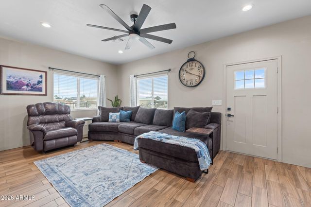 470 GUSKIN Road, Morristown, AZ 85342