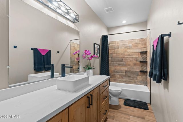 470 GUSKIN Road, Morristown, AZ 85342