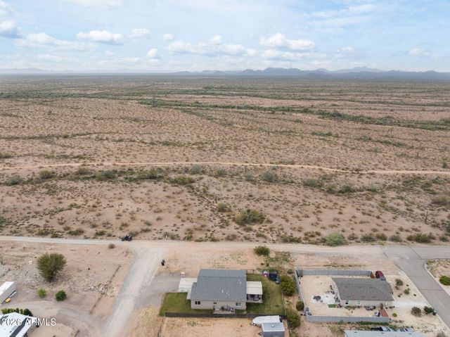 470 GUSKIN Road, Morristown, AZ 85342