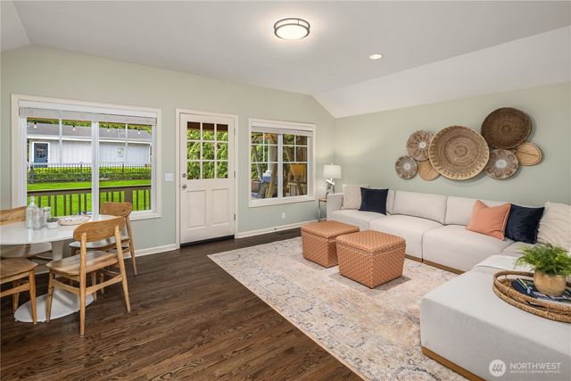 21827 SE 20th Street, Sammamish, WA 98075