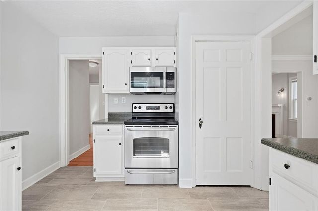 1009 W 77th Street, Kansas City, MO 64114