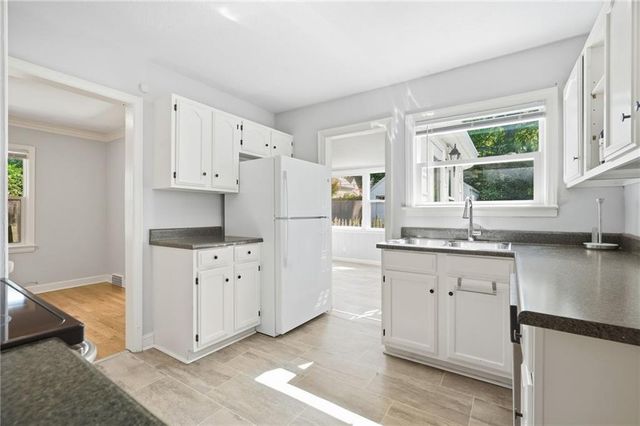 1009 W 77th Street, Kansas City, MO 64114