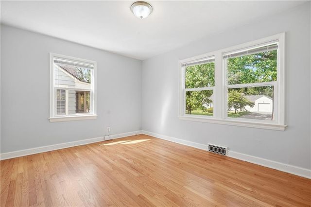 1009 W 77th Street, Kansas City, MO 64114
