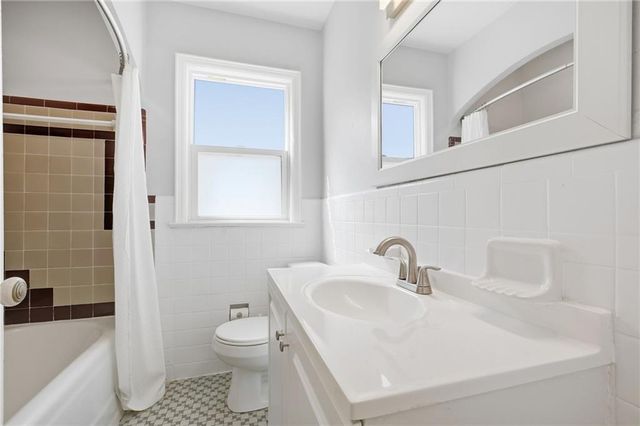 1009 W 77th Street, Kansas City, MO 64114