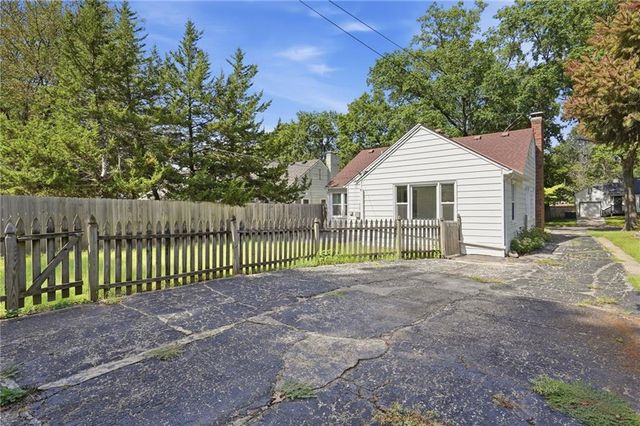 1009 W 77th Street, Kansas City, MO 64114