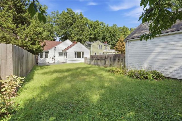 1009 W 77th Street, Kansas City, MO 64114