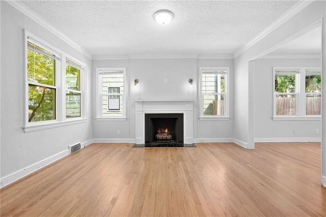 1009 W 77th Street, Kansas City, MO 64114