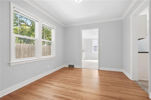 1009 W 77th Street, Kansas City, MO 64114
