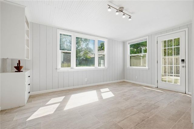 1009 W 77th Street, Kansas City, MO 64114