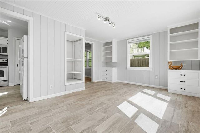 1009 W 77th Street, Kansas City, MO 64114