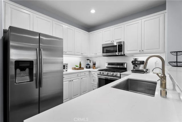 27249 Riverview Lane, Valencia, CA 91354