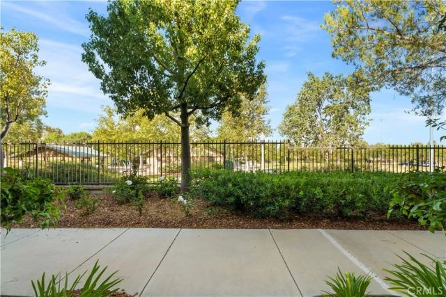 27249 Riverview Lane, Valencia, CA 91354