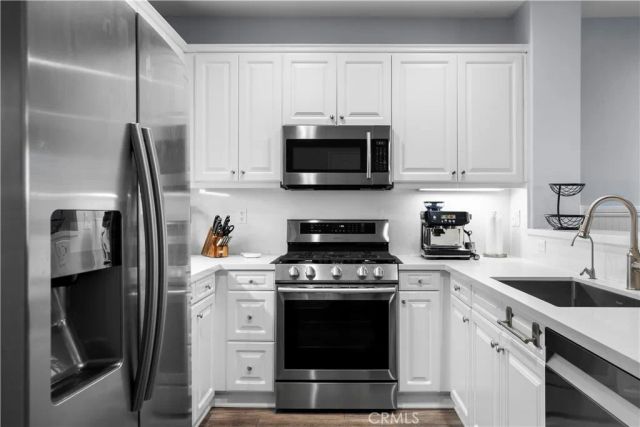 27249 Riverview Lane, Valencia, CA 91354